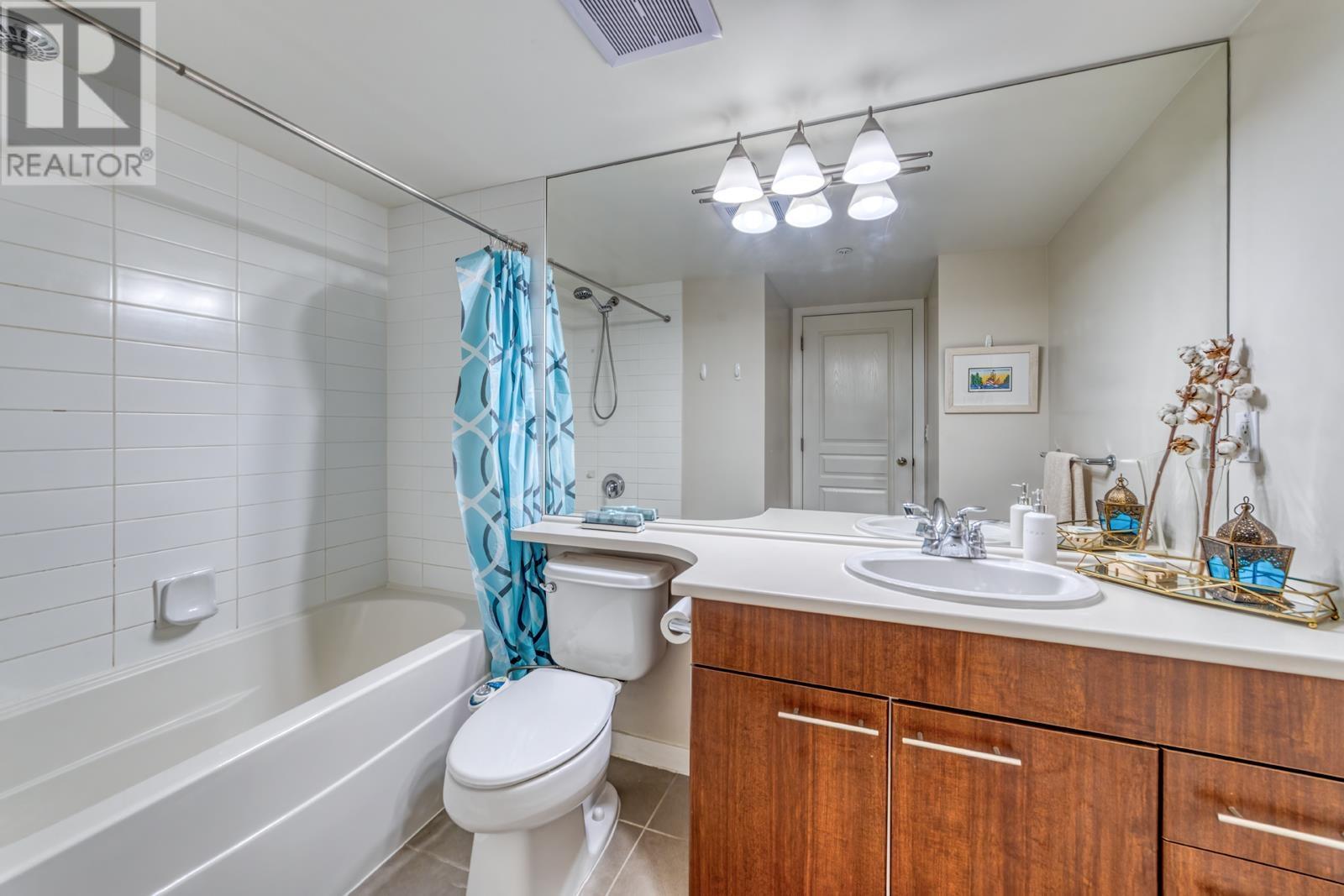 Listing Picture 13 of 30 : 319 4788 BRENTWOOD DRIVE, Burnaby / 本拿比 - 魯藝地產 Yvonne Lu Group - MLS Medallion Club Member