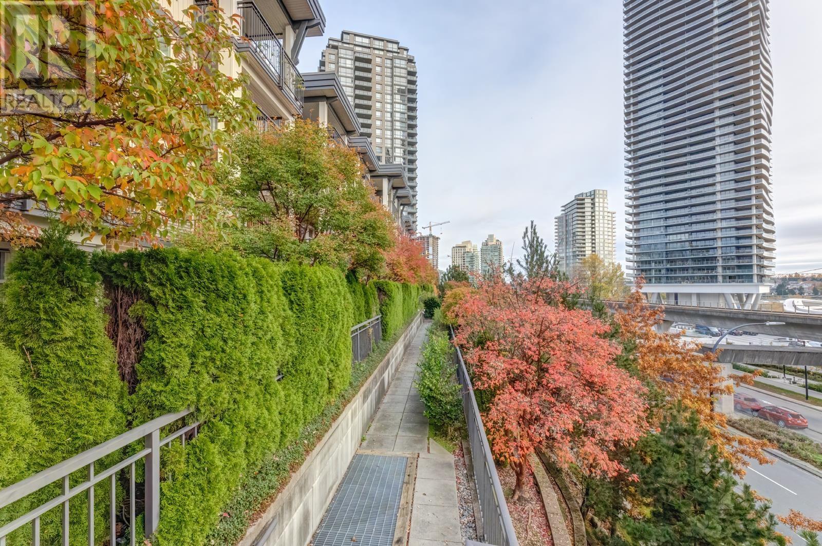 Listing Picture 28 of 30 : 319 4788 BRENTWOOD DRIVE, Burnaby / 本拿比 - 魯藝地產 Yvonne Lu Group - MLS Medallion Club Member