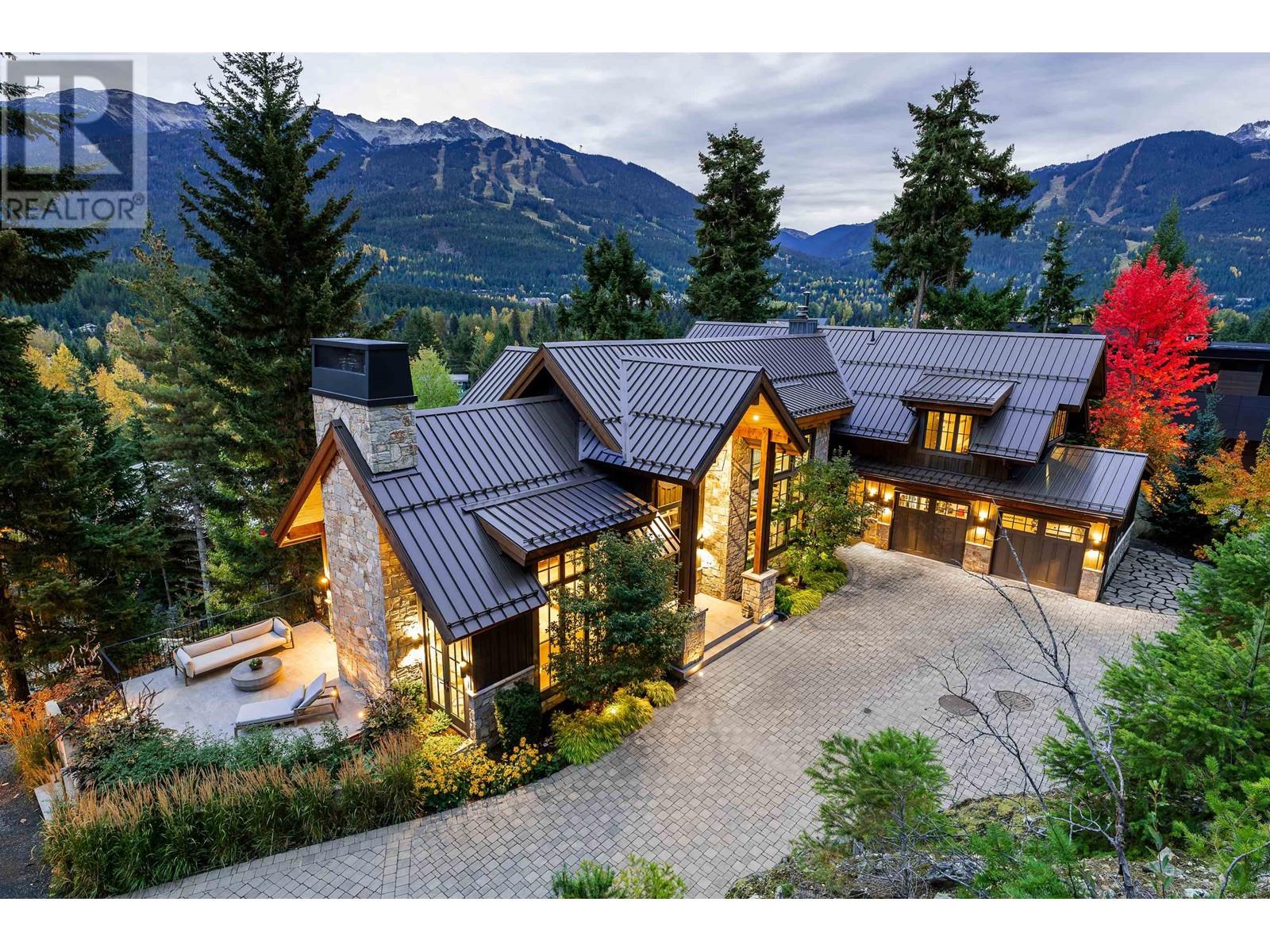 7457 TREETOP LANE, Whistler, British Columbia