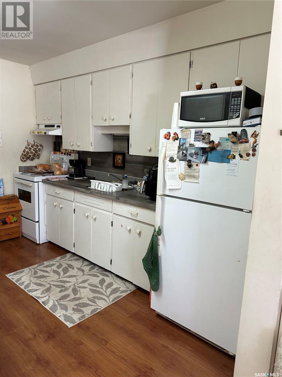 Property at 616 28th STREET E image 3