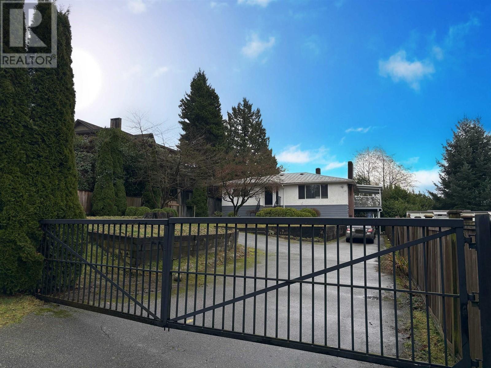 5720 Curtis Street, Burnaby, British Columbia  V5B 2A2 - Photo 2 - R2953979