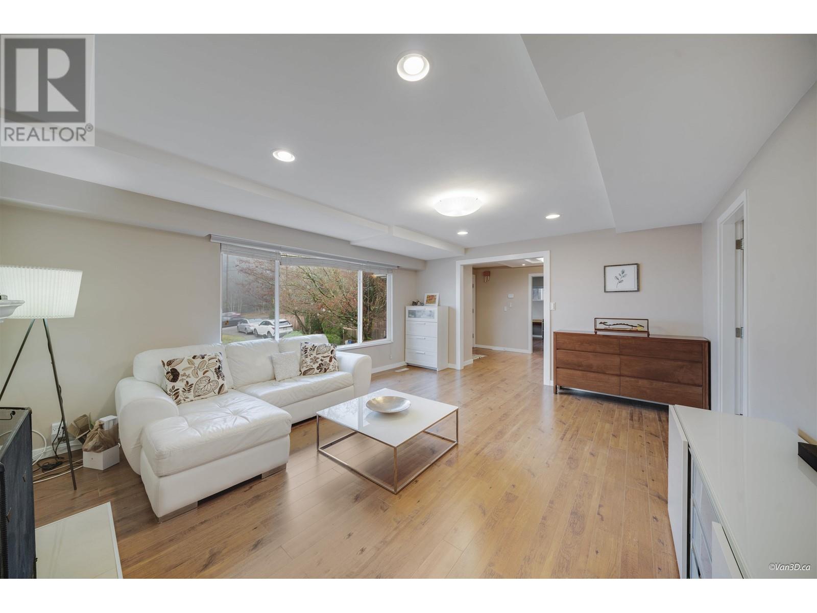 5720 Curtis Street, Burnaby, British Columbia  V5B 2A2 - Photo 8 - R2953979