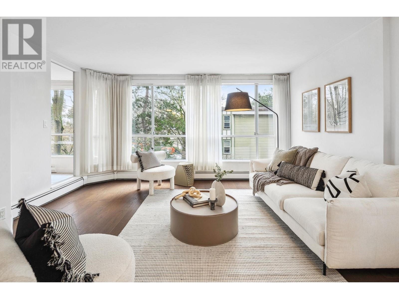 Listing Picture 4 of 37 : 406 518 MOBERLY ROAD, Vancouver / 溫哥華 - 魯藝地產 Yvonne Lu Group - MLS Medallion Club Member