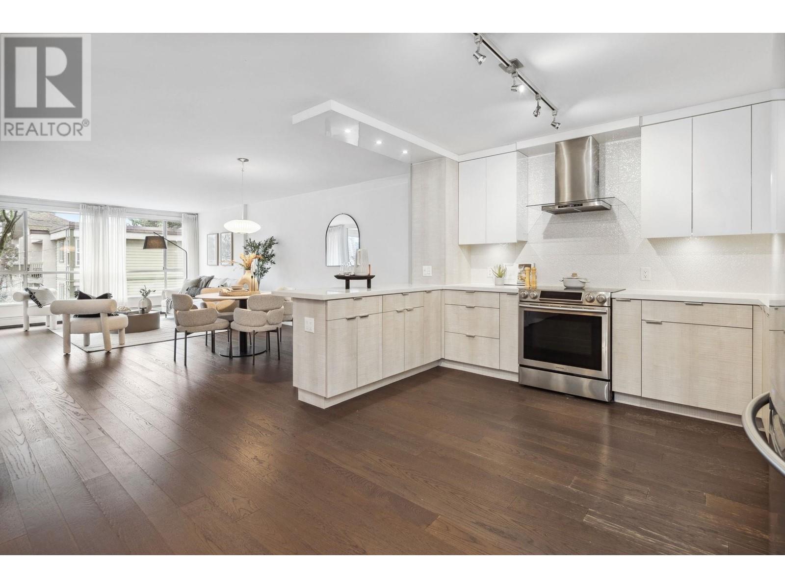 Listing Picture 12 of 37 : 406 518 MOBERLY ROAD, Vancouver / 溫哥華 - 魯藝地產 Yvonne Lu Group - MLS Medallion Club Member