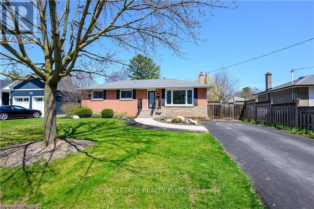 249 Snowden Road, Oakville, Ontario  L6L 3X6 - Photo 2 - W11919430