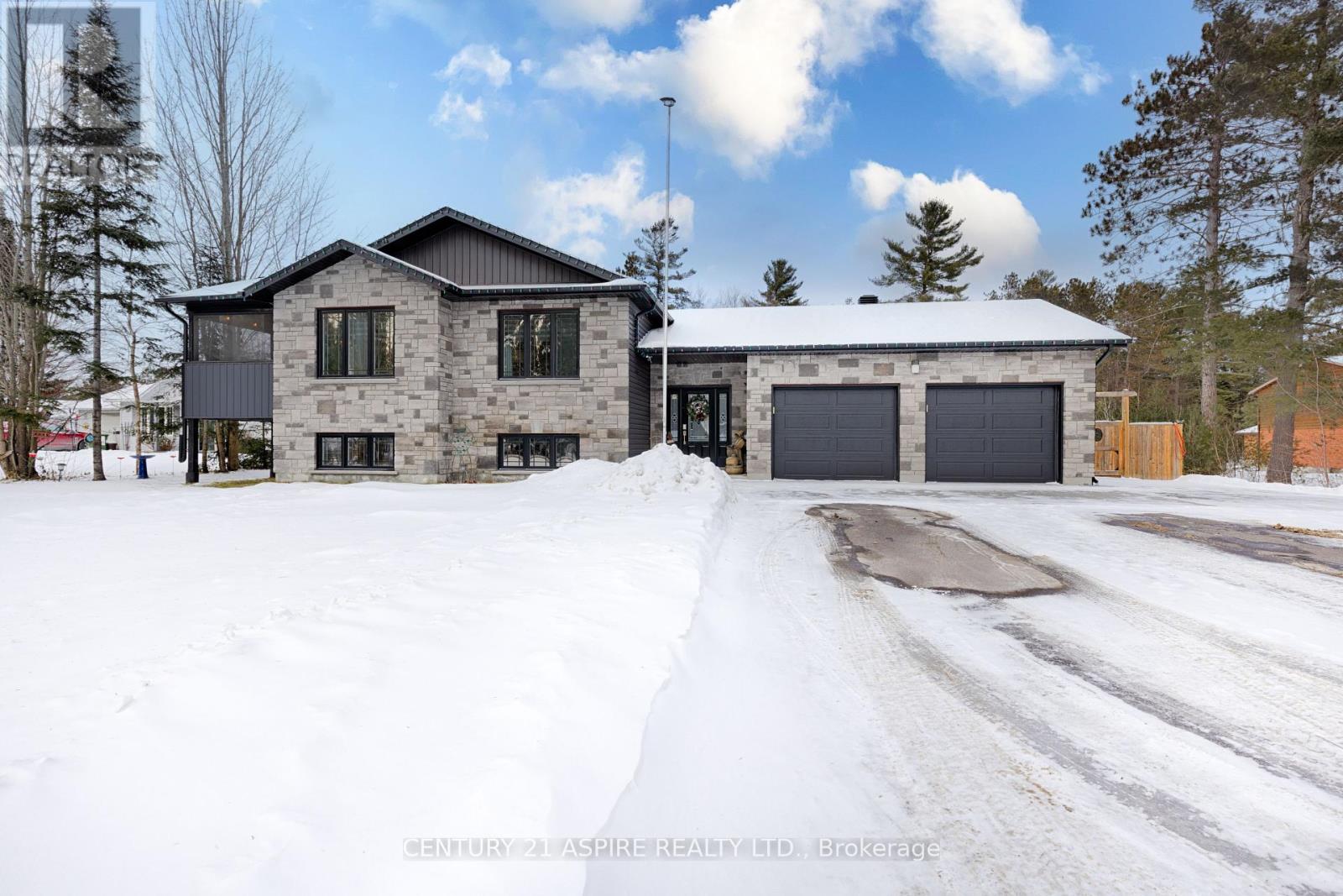 296 BLACK BAY ROAD, Petawawa, Ontario