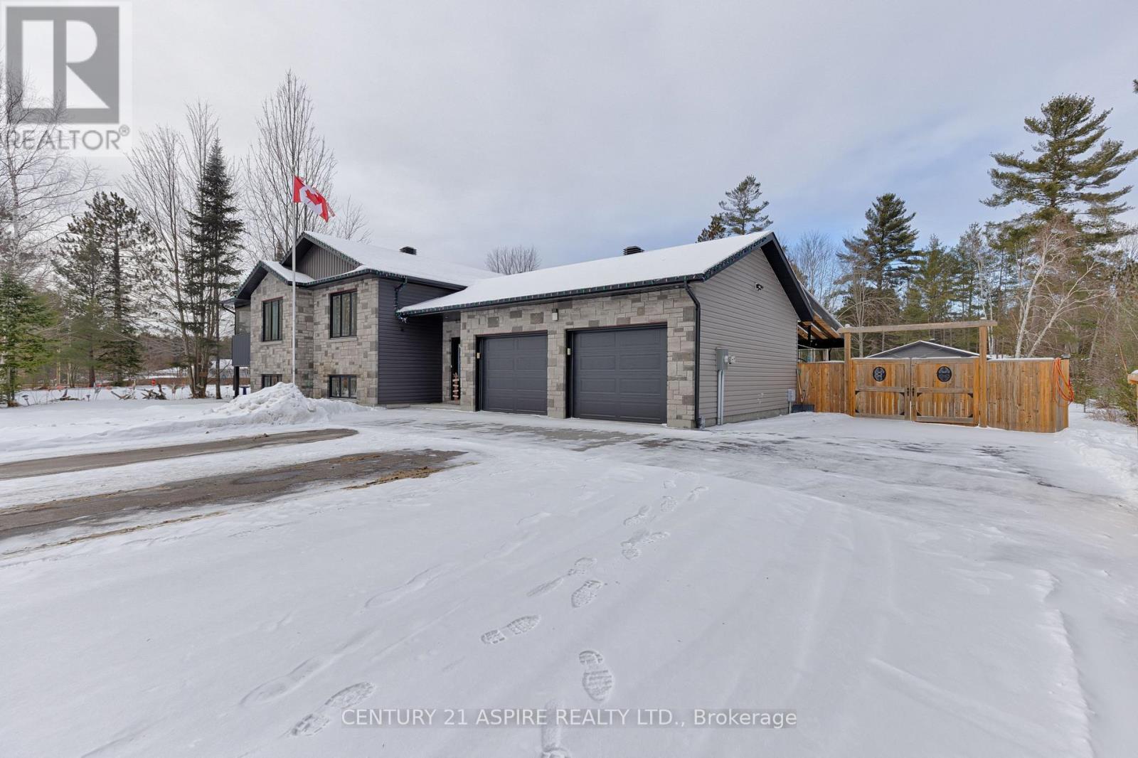 296 Black Bay Road, Petawawa, Ontario  K8H 2W8 - Photo 2 - X11919492