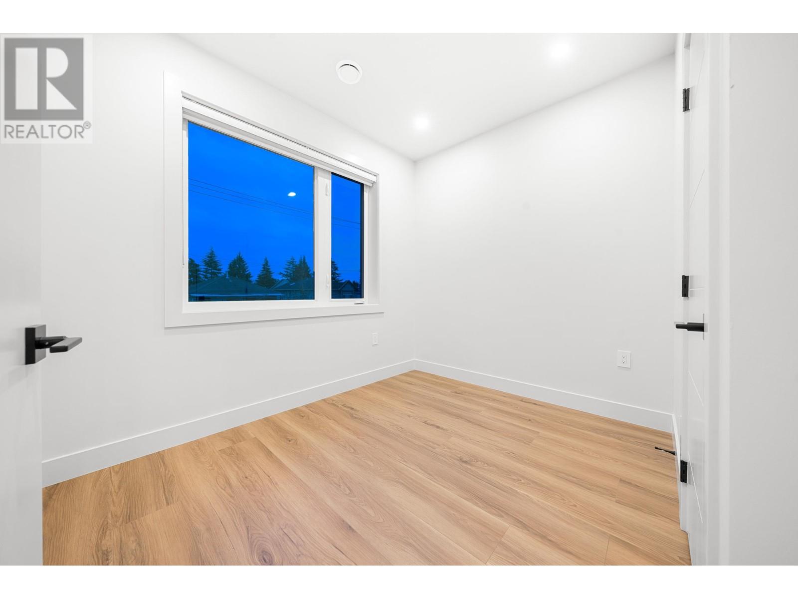 Listing Picture 18 of 40 : 1810 E 55TH AVENUE, Vancouver / 溫哥華 - 魯藝地產 Yvonne Lu Group - MLS Medallion Club Member