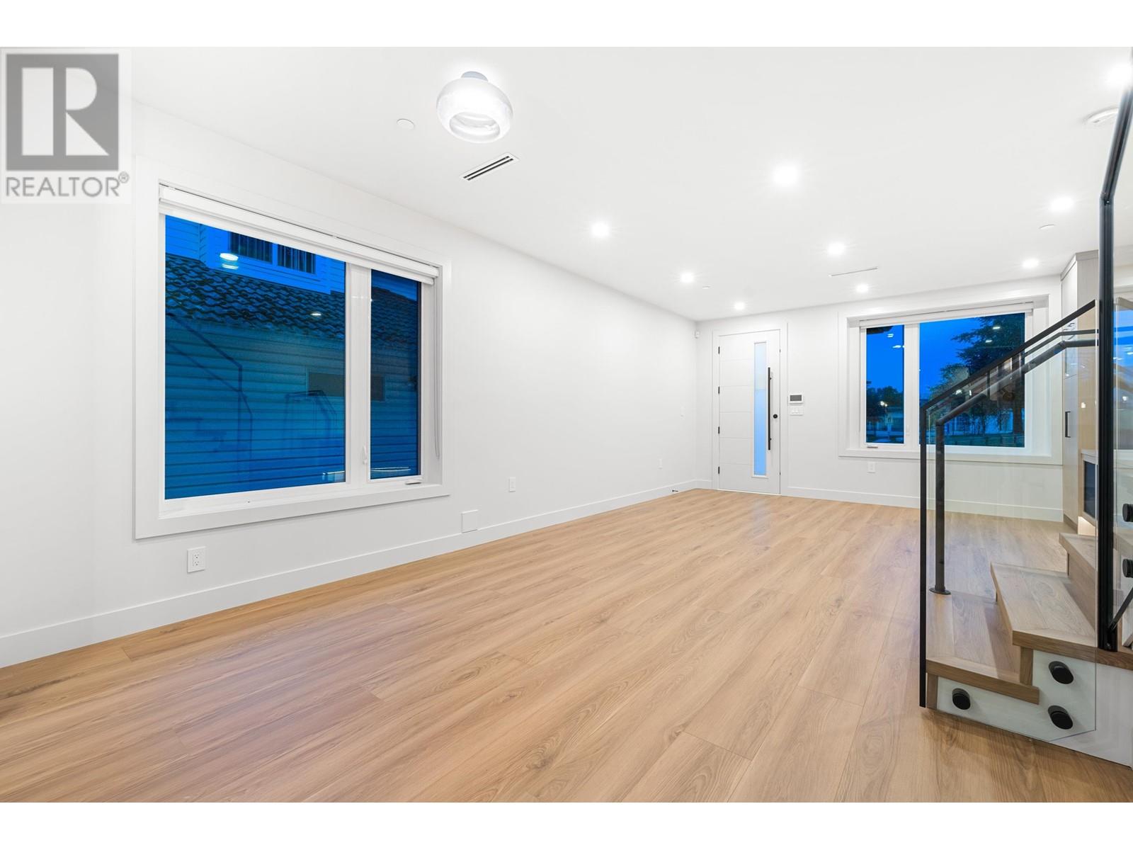 Listing Picture 11 of 40 : 1810 E 55TH AVENUE, Vancouver / 溫哥華 - 魯藝地產 Yvonne Lu Group - MLS Medallion Club Member