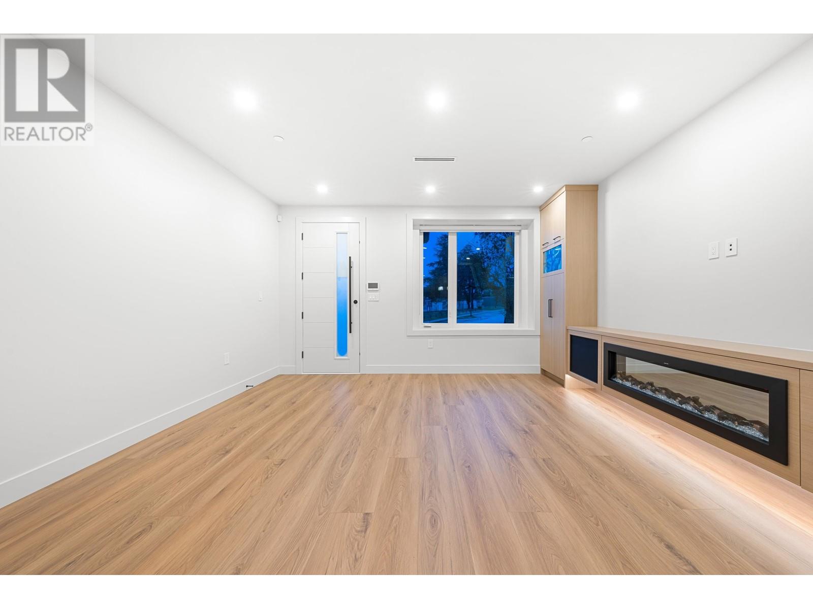 Listing Picture 8 of 40 : 1810 E 55TH AVENUE, Vancouver / 溫哥華 - 魯藝地產 Yvonne Lu Group - MLS Medallion Club Member