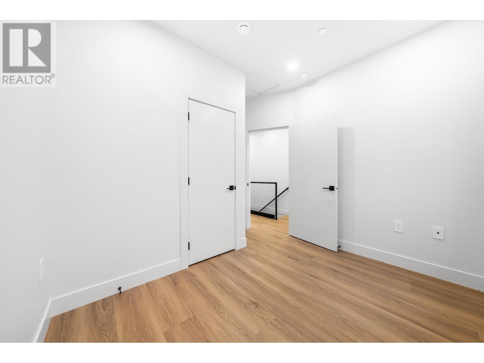 Listing Picture 24 of 40 : 1810 E 55TH AVENUE, Vancouver / 溫哥華 - 魯藝地產 Yvonne Lu Group - MLS Medallion Club Member