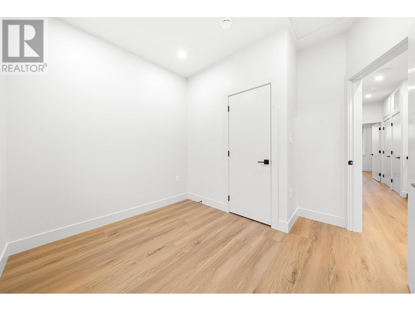 Listing Picture 25 of 40 : 1810 E 55TH AVENUE, Vancouver / 溫哥華 - 魯藝地產 Yvonne Lu Group - MLS Medallion Club Member