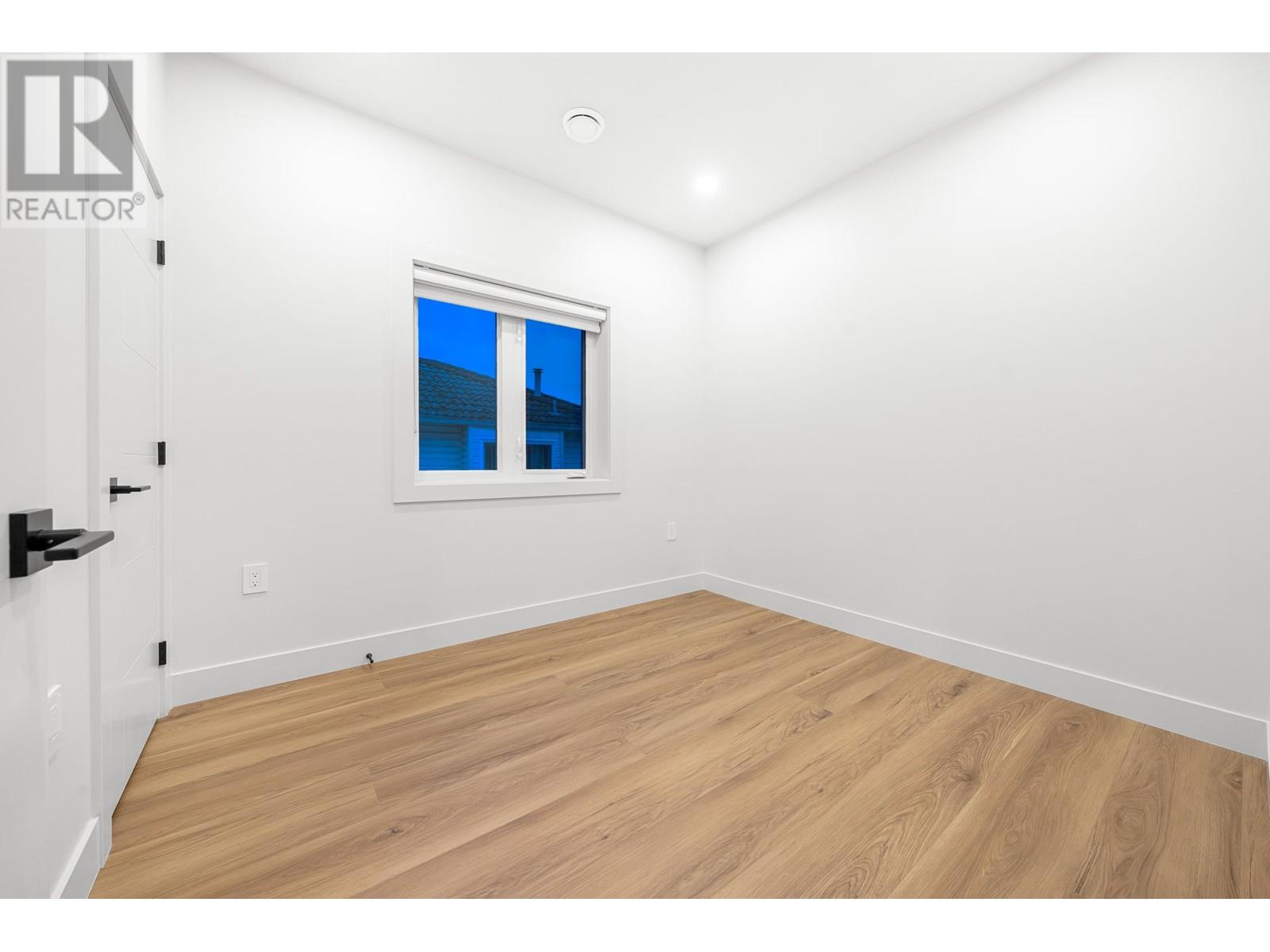 Listing Picture 19 of 40 : 1810 E 55TH AVENUE, Vancouver / 溫哥華 - 魯藝地產 Yvonne Lu Group - MLS Medallion Club Member