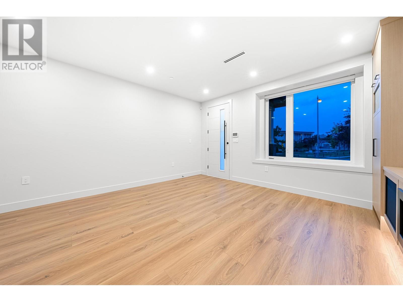 Listing Picture 10 of 40 : 1810 E 55TH AVENUE, Vancouver / 溫哥華 - 魯藝地產 Yvonne Lu Group - MLS Medallion Club Member