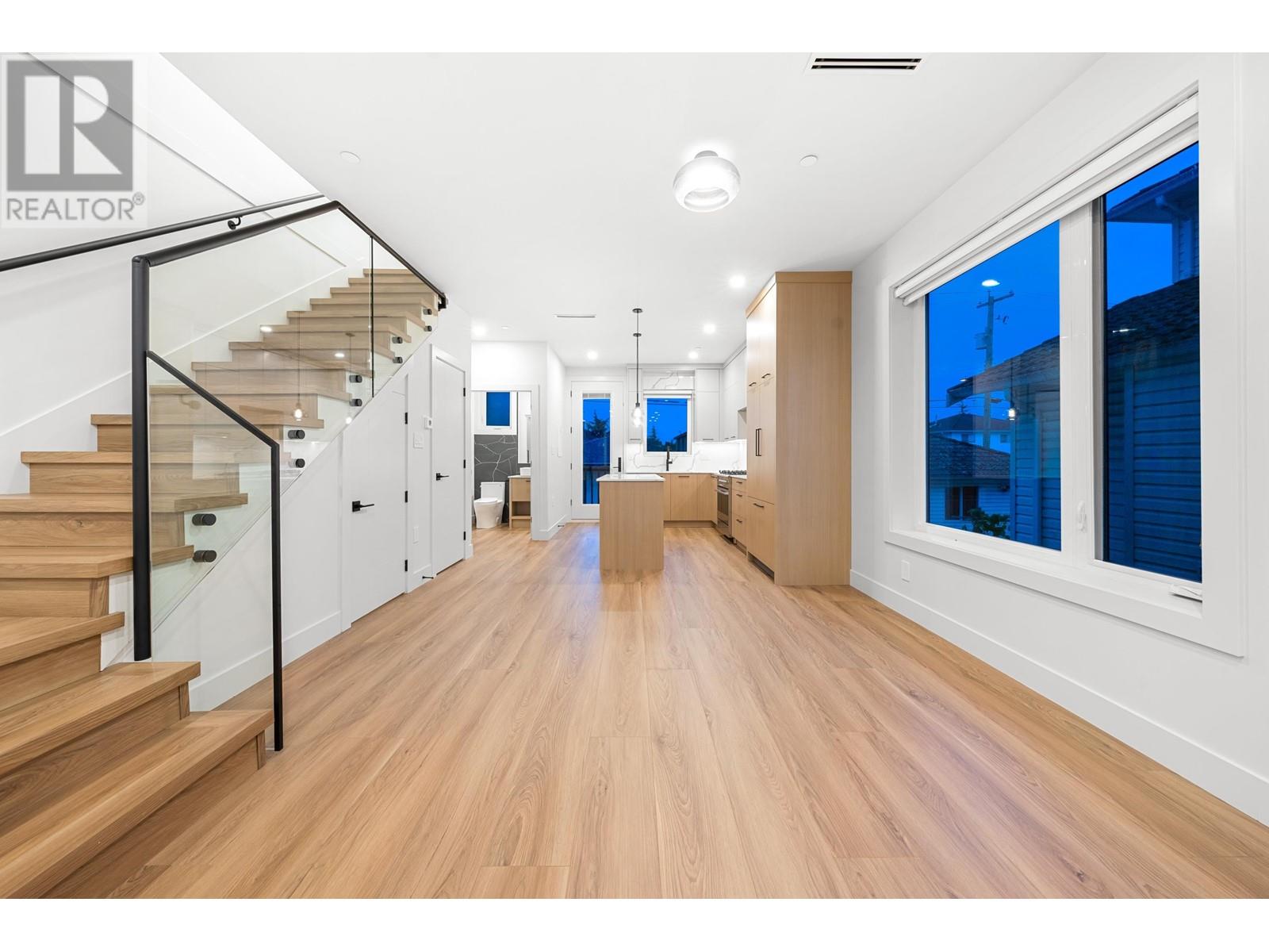 Listing Picture 6 of 40 : 1810 E 55TH AVENUE, Vancouver / 溫哥華 - 魯藝地產 Yvonne Lu Group - MLS Medallion Club Member