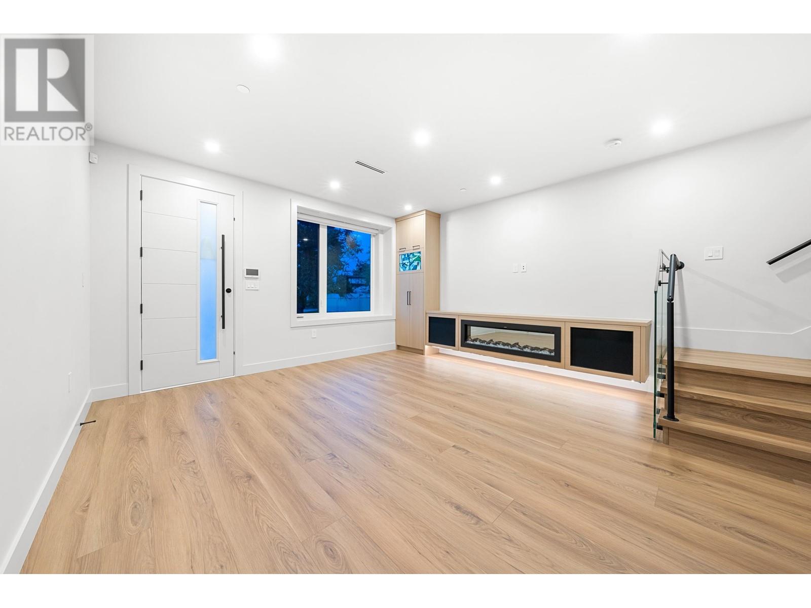 Listing Picture 9 of 40 : 1810 E 55TH AVENUE, Vancouver / 溫哥華 - 魯藝地產 Yvonne Lu Group - MLS Medallion Club Member