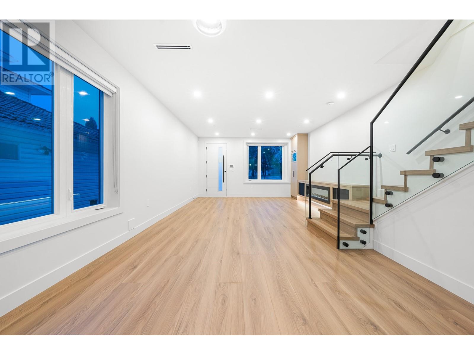 Listing Picture 12 of 40 : 1810 E 55TH AVENUE, Vancouver / 溫哥華 - 魯藝地產 Yvonne Lu Group - MLS Medallion Club Member