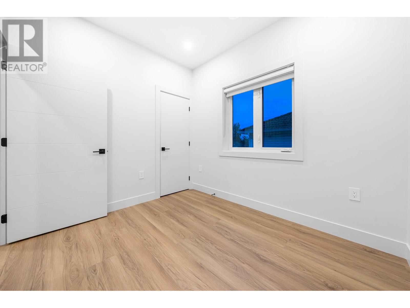 Listing Picture 20 of 40 : 1810 E 55TH AVENUE, Vancouver / 溫哥華 - 魯藝地產 Yvonne Lu Group - MLS Medallion Club Member