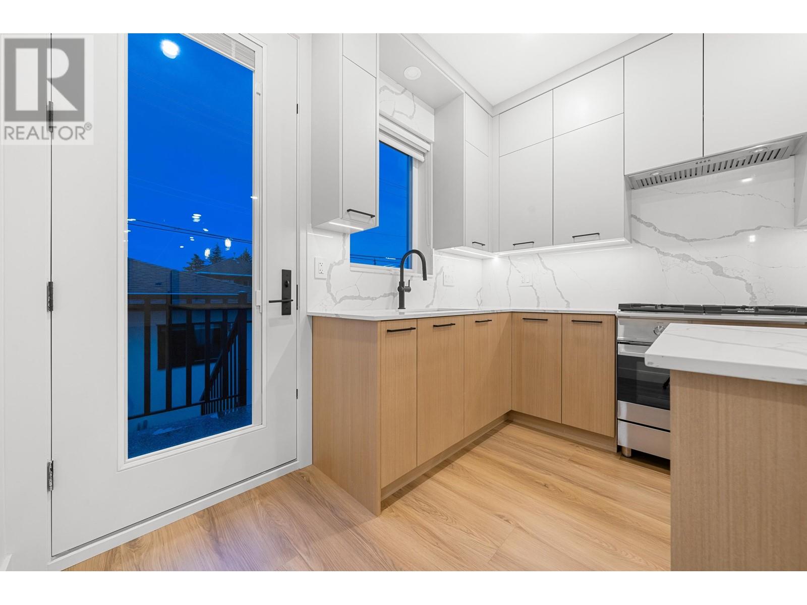 Listing Picture 16 of 40 : 1810 E 55TH AVENUE, Vancouver / 溫哥華 - 魯藝地產 Yvonne Lu Group - MLS Medallion Club Member