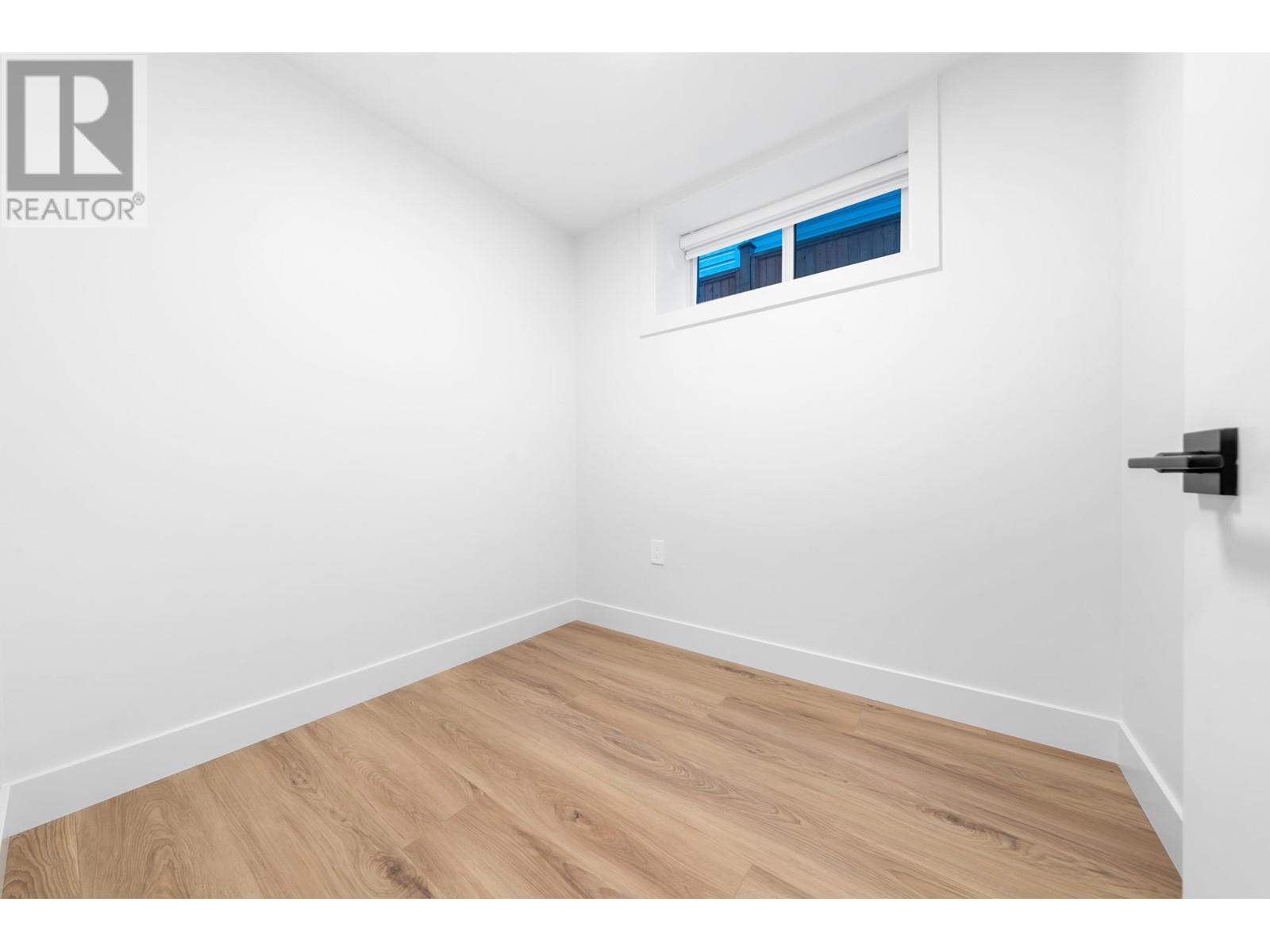 Listing Picture 33 of 40 : 1810 E 55TH AVENUE, Vancouver / 溫哥華 - 魯藝地產 Yvonne Lu Group - MLS Medallion Club Member