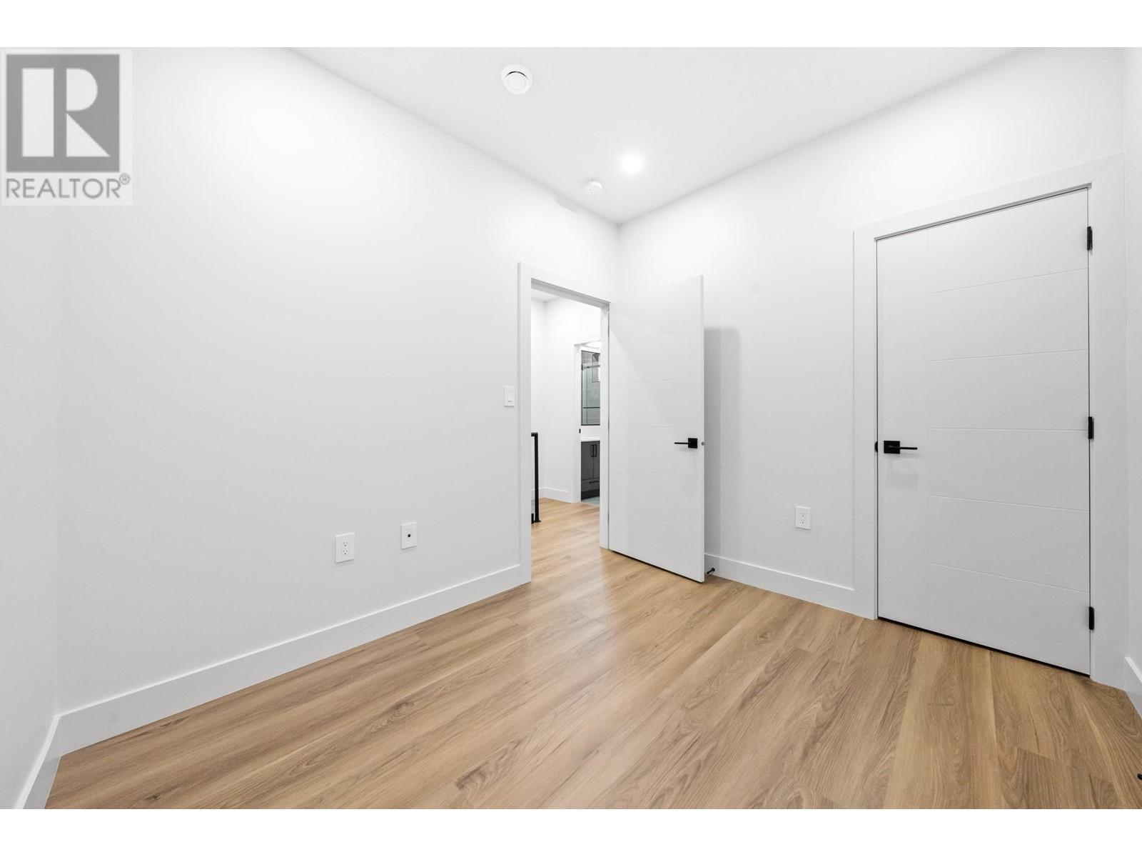 Listing Picture 23 of 40 : 1810 E 55TH AVENUE, Vancouver / 溫哥華 - 魯藝地產 Yvonne Lu Group - MLS Medallion Club Member