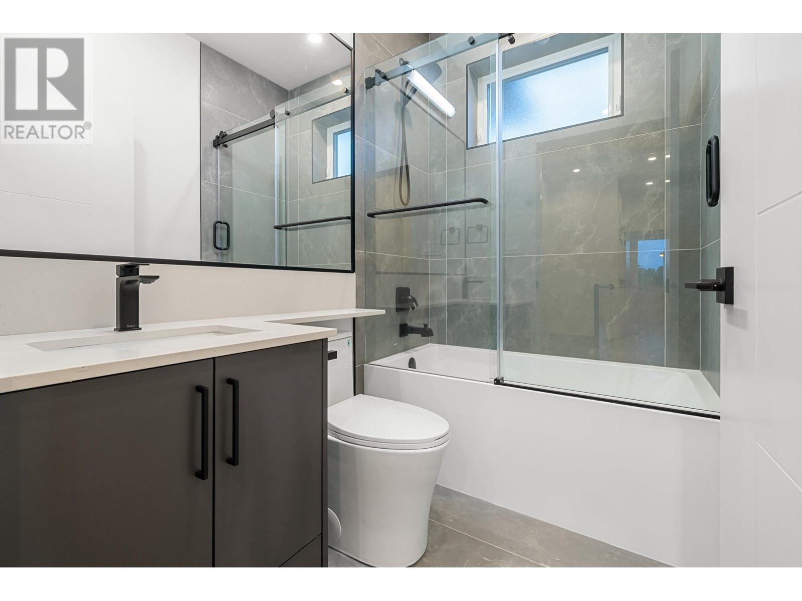 Listing Picture 37 of 40 : 1810 E 55TH AVENUE, Vancouver / 溫哥華 - 魯藝地產 Yvonne Lu Group - MLS Medallion Club Member