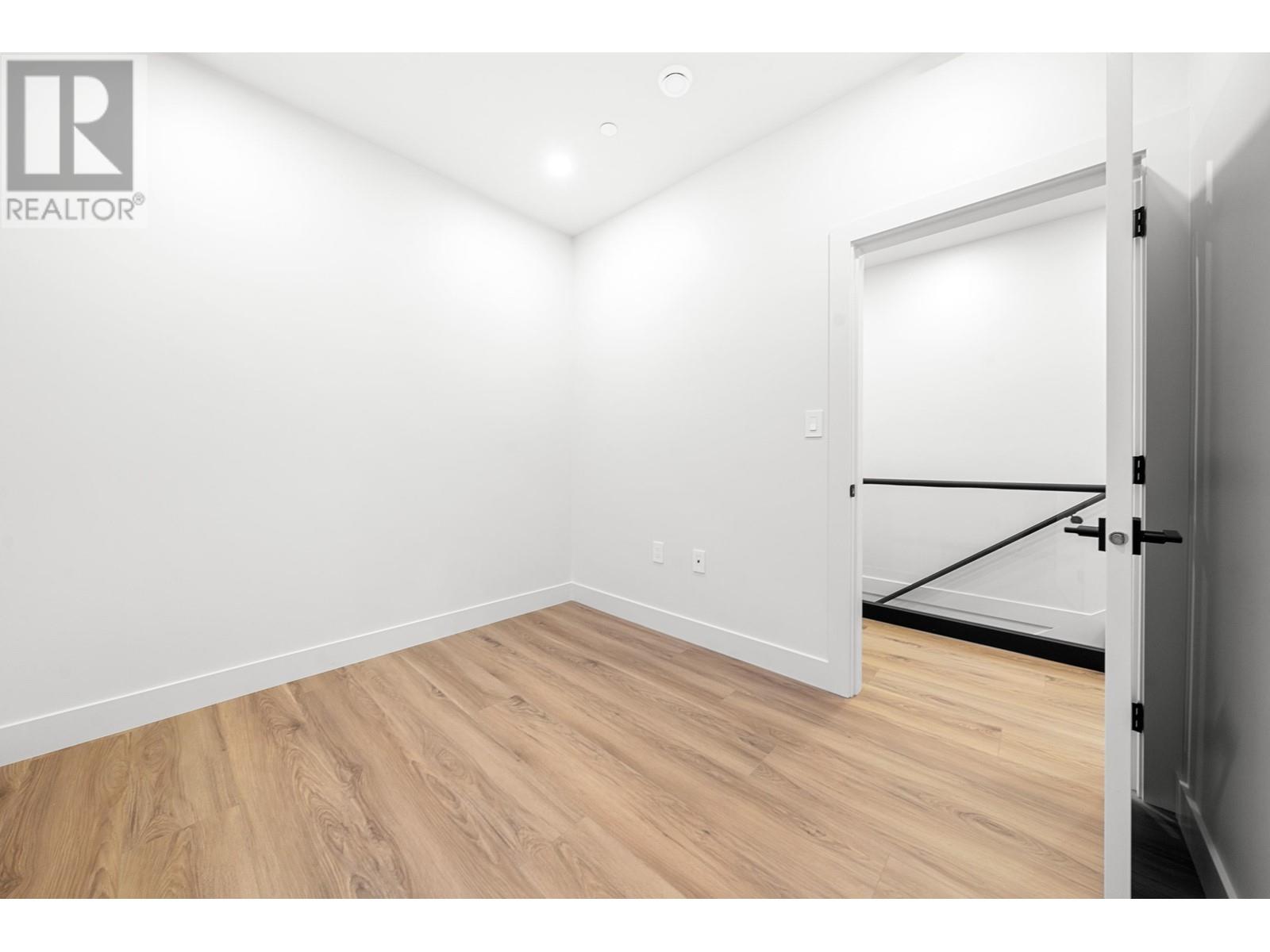 Listing Picture 21 of 40 : 1810 E 55TH AVENUE, Vancouver / 溫哥華 - 魯藝地產 Yvonne Lu Group - MLS Medallion Club Member