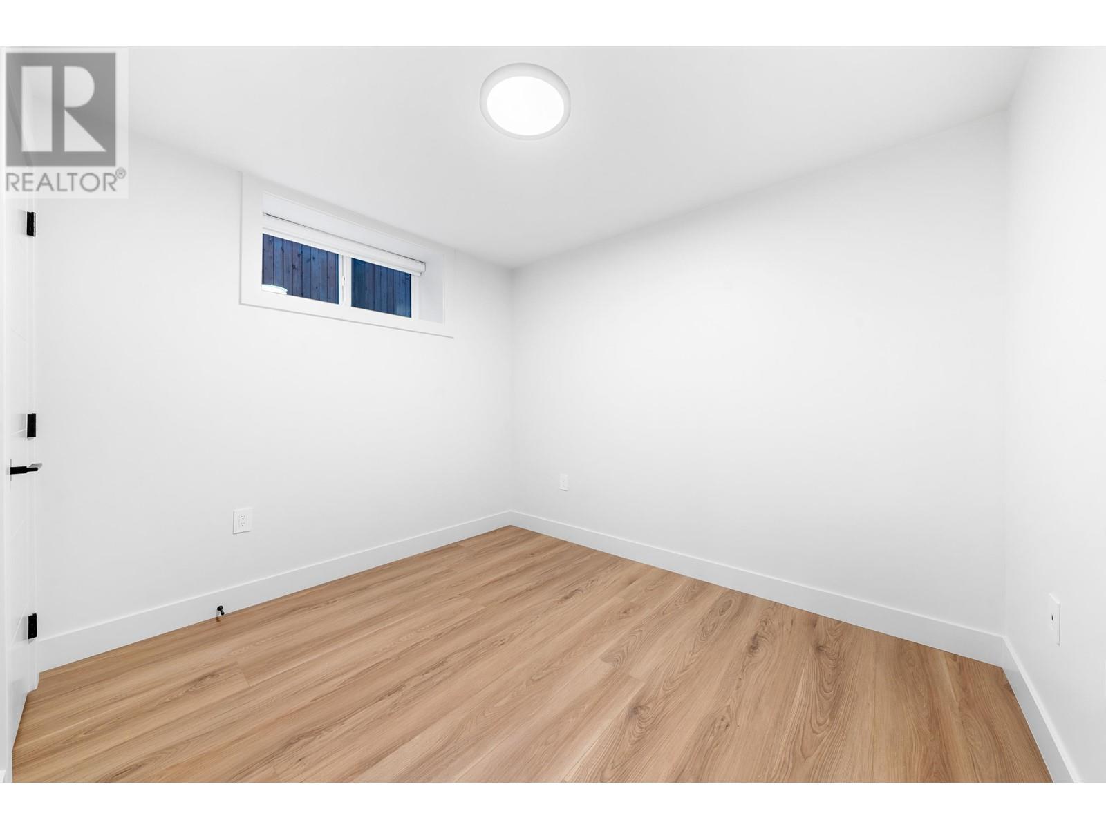 Listing Picture 34 of 40 : 1810 E 55TH AVENUE, Vancouver / 溫哥華 - 魯藝地產 Yvonne Lu Group - MLS Medallion Club Member