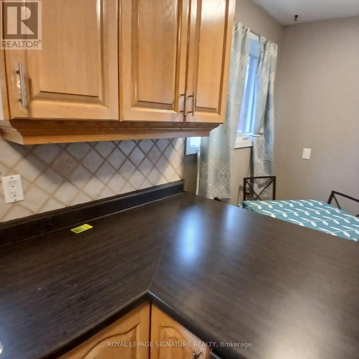 Upperuf - 1566 Northmount Avenue, Mississauga, Ontario  L5E 1Z1 - Photo 10 - W11919603