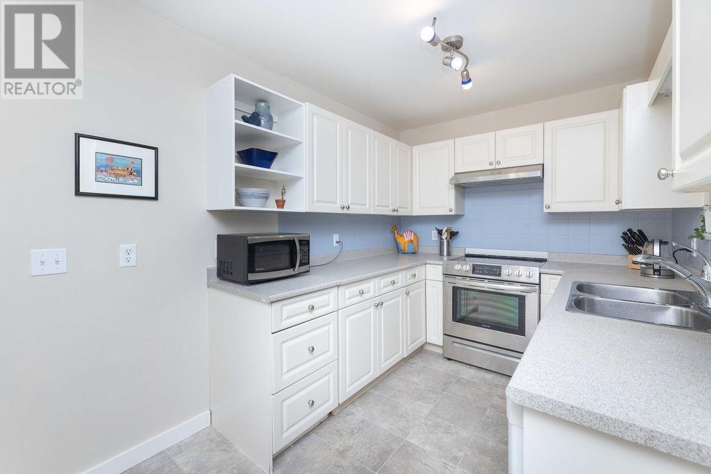 7639 Eureka Avenue, Halfmoon Bay, British Columbia  V7Z 1A1 - Photo 11 - R2953581