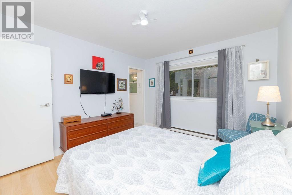 7639 Eureka Avenue, Halfmoon Bay, British Columbia  V7Z 1A1 - Photo 15 - R2953581