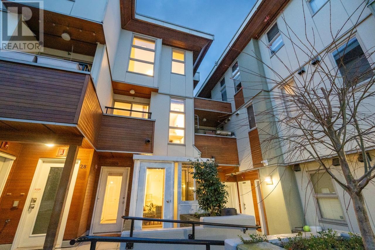 29 638 W 6th Avenue, Vancouver, British Columbia  V5Z 1A3 - Photo 1 - R2955154