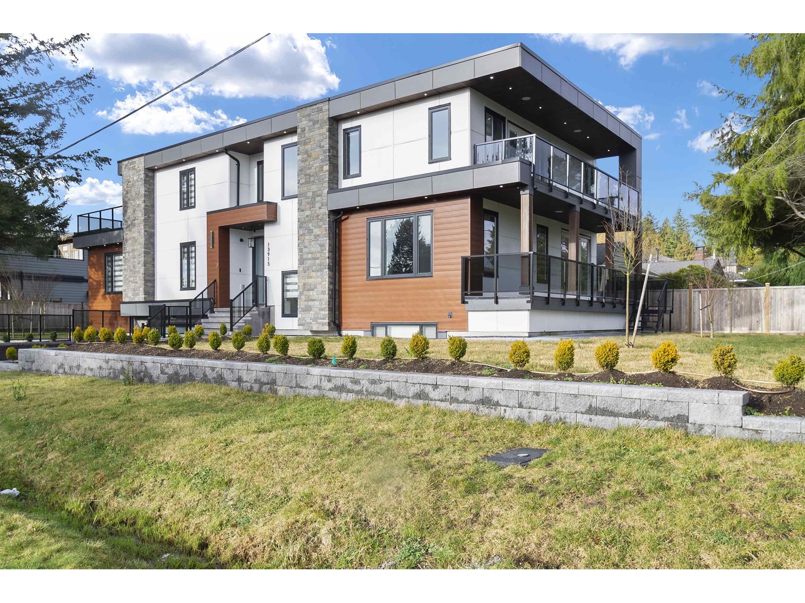 Property at 13915 BLACKBURN AVENUE image 2