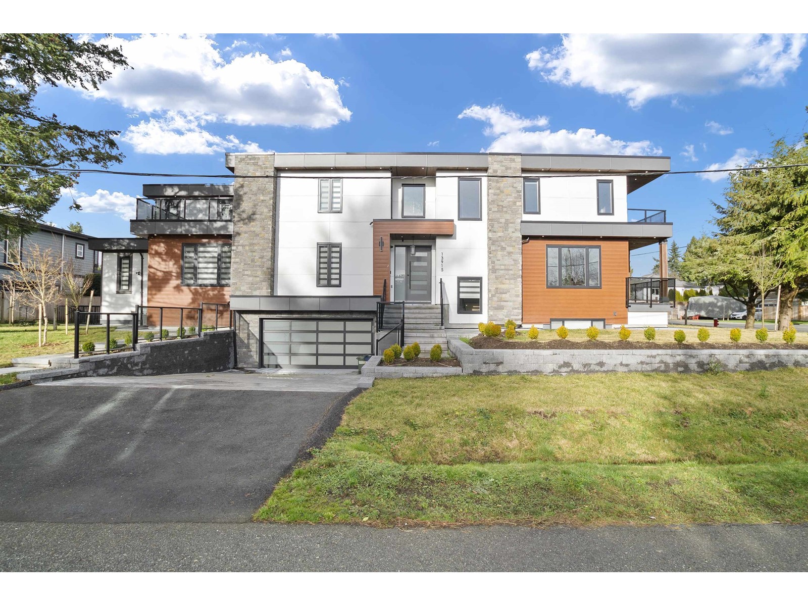 13915 BLACKBURN AVENUE, white rock, British Columbia