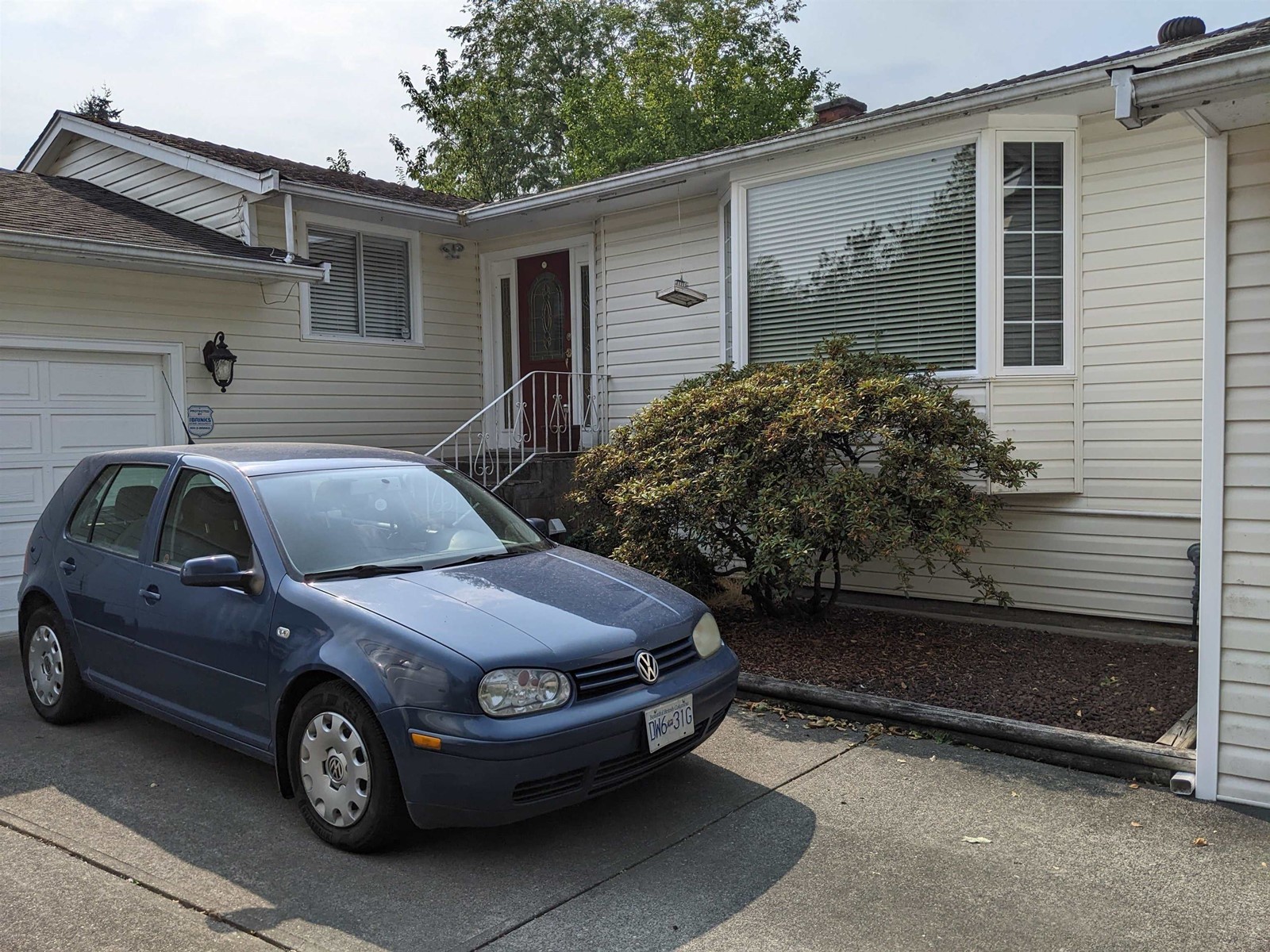Property at 16428 12 AVENUE image 1