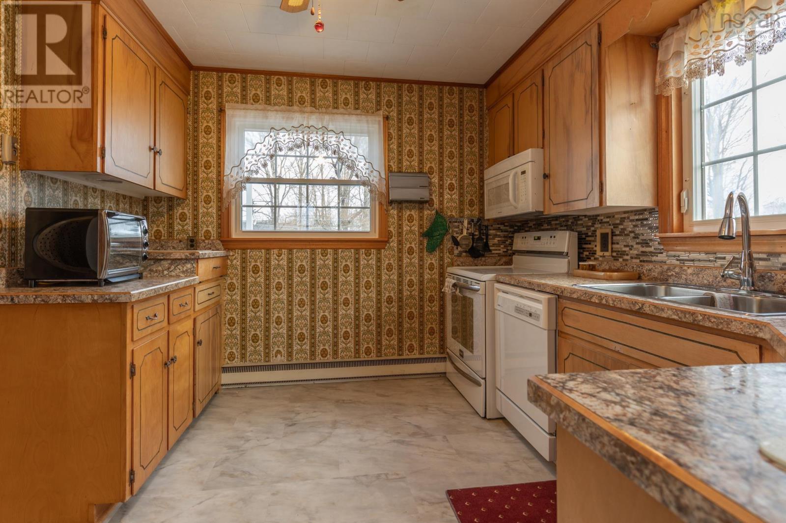 72 Huntington Street, Yarmouth, Nova Scotia  B5A 2S3 - Photo 18 - 202500739