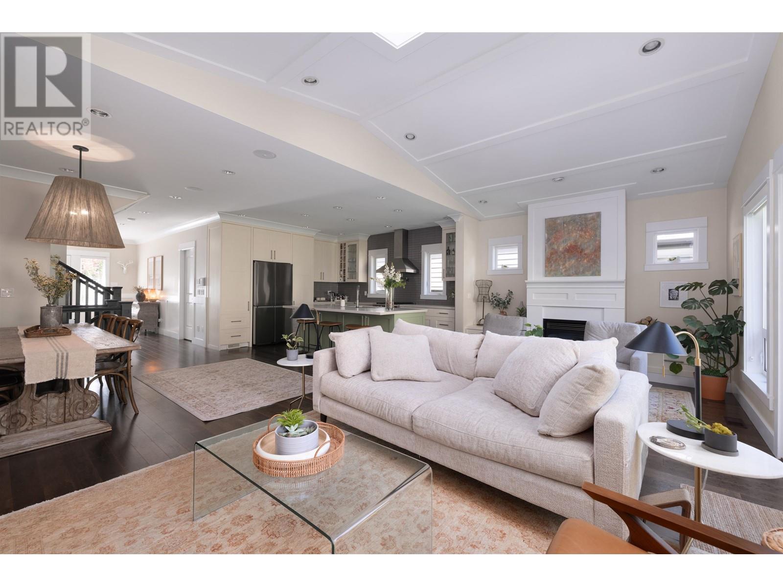 920 MONTROYAL BOULEVARD