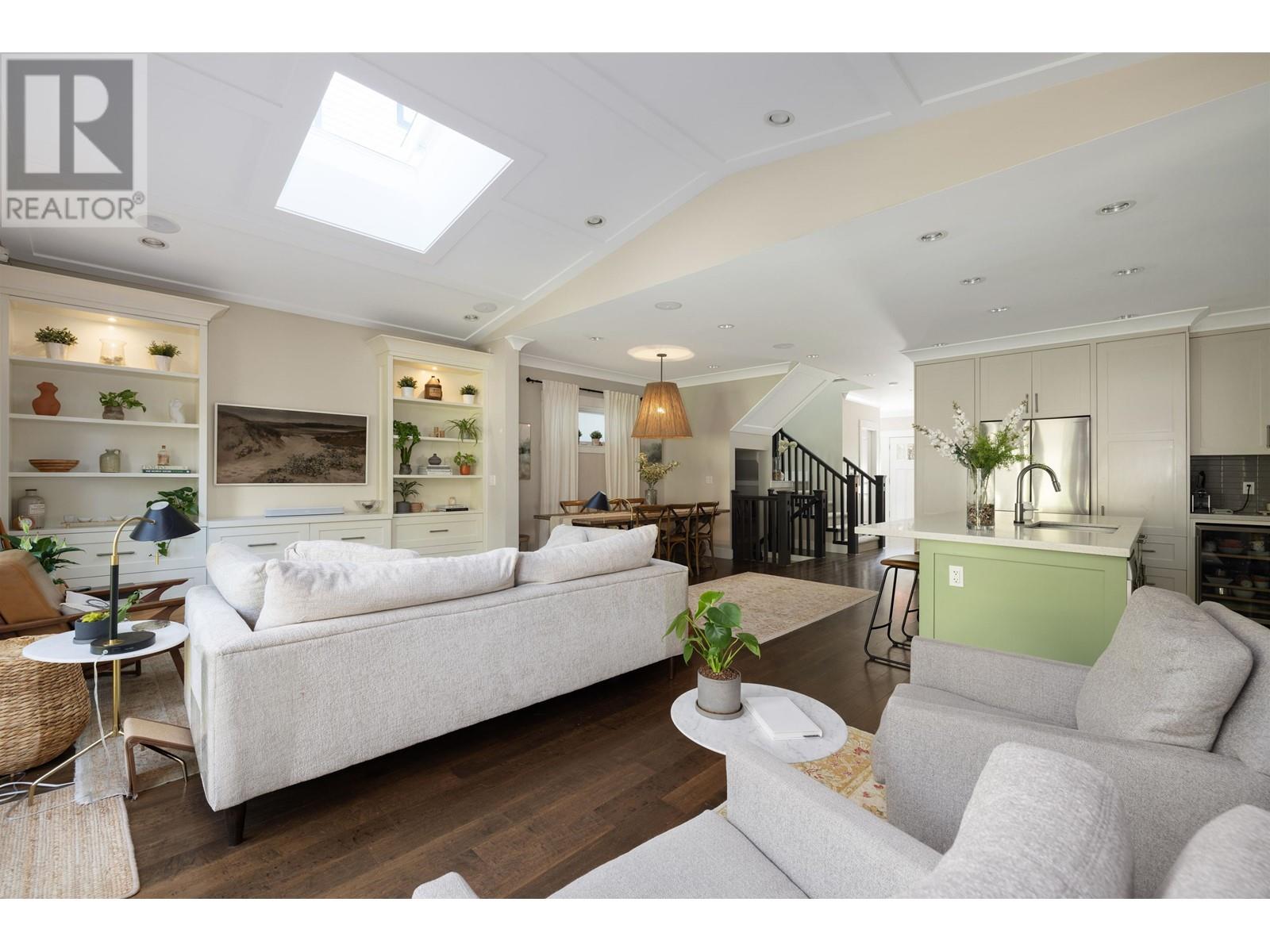 920 MONTROYAL BOULEVARD