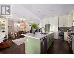 920 MONTROYAL BOULEVARD