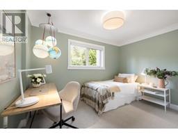 920 MONTROYAL BOULEVARD