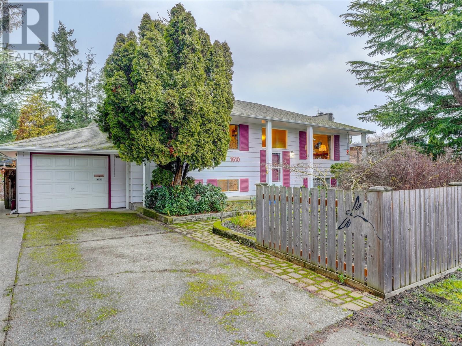 1610 Blair Ave, saanich, British Columbia