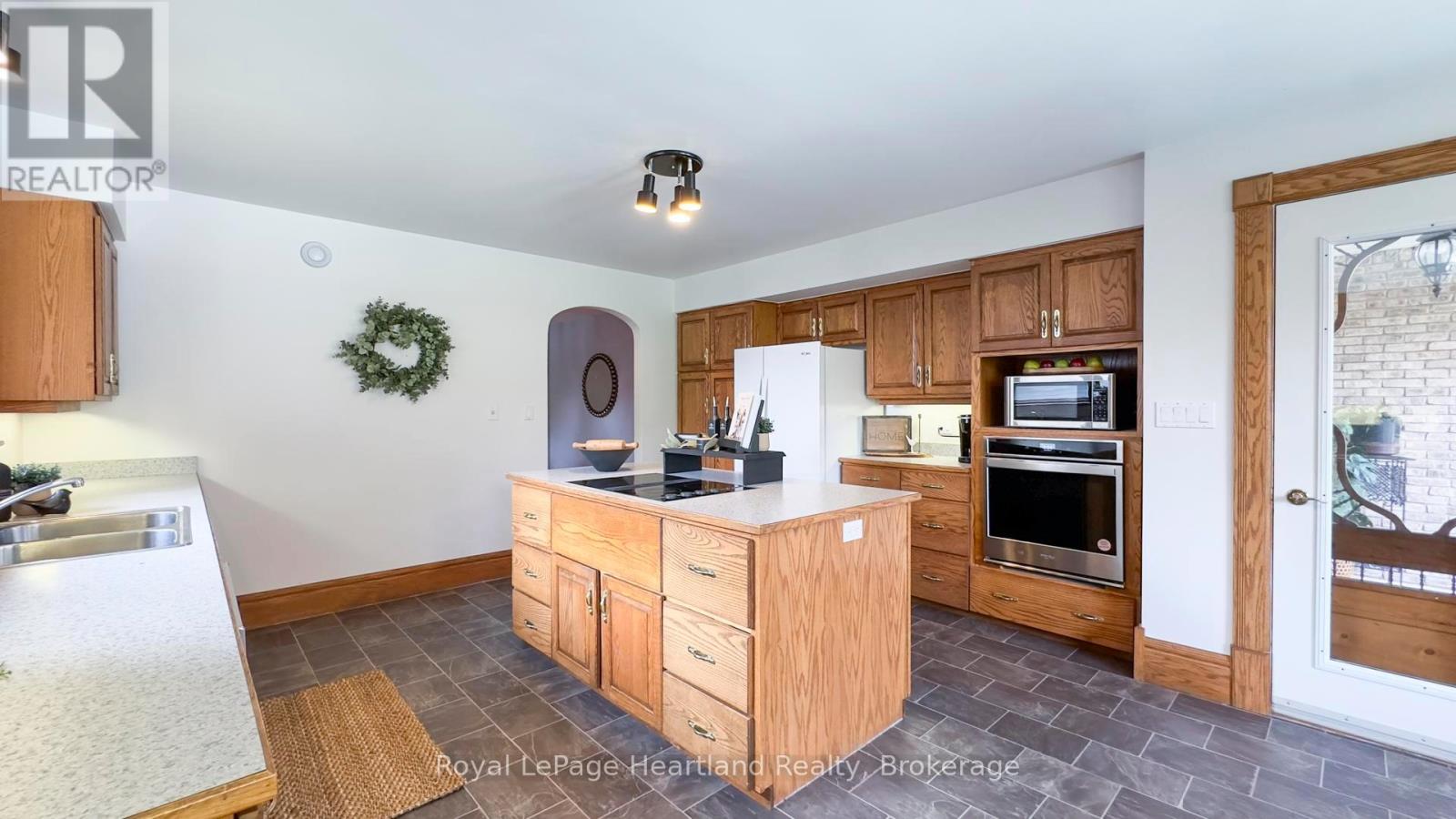 197 Warren Street, Goderich, Ontario  N7A 3W7 - Photo 14 - X11920412
