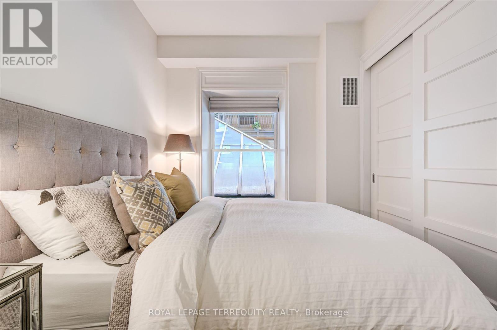 332 - 22 Leader Lane, Toronto, Ontario  M5E 0B2 - Photo 11 - C11920438