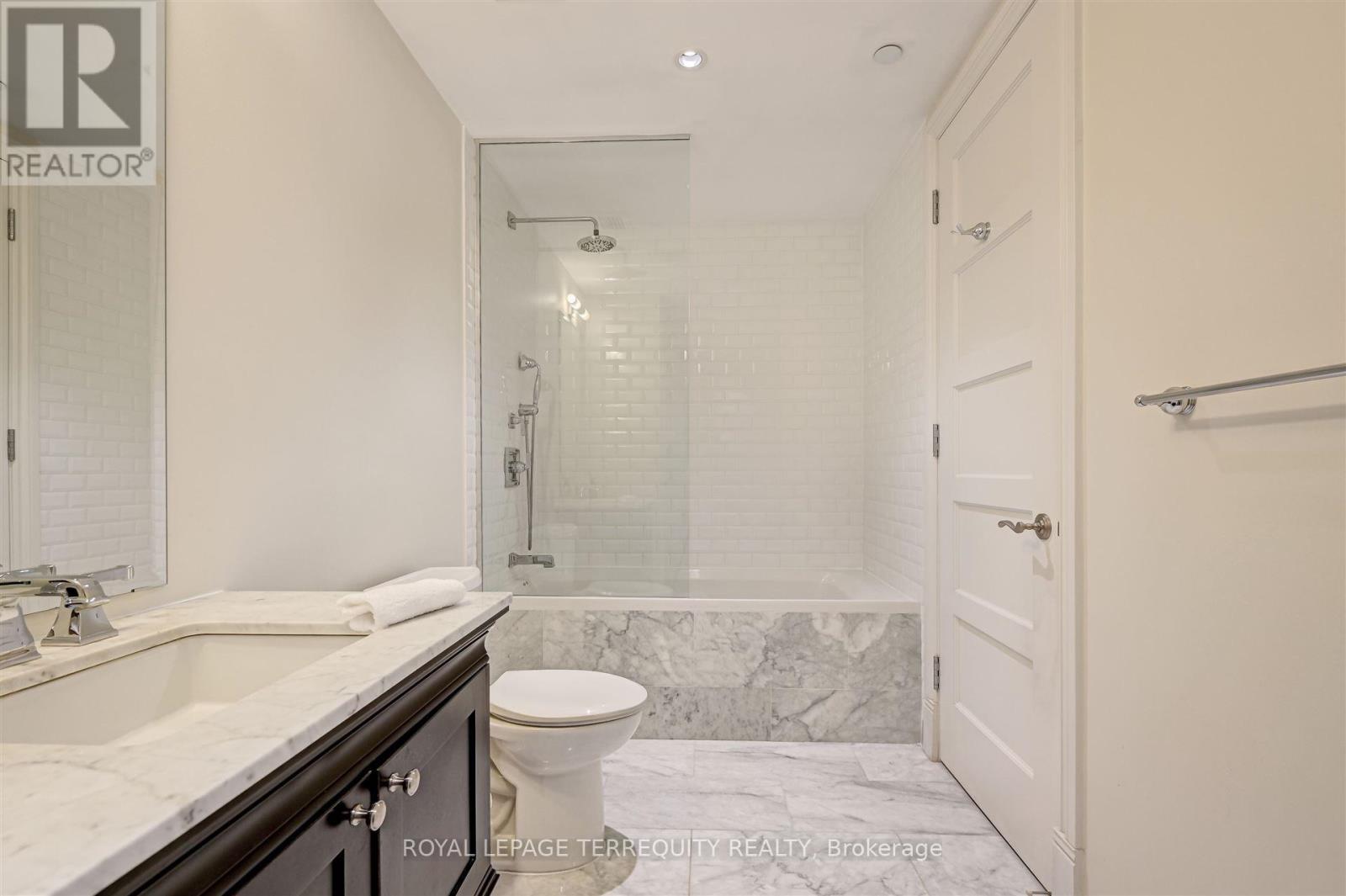 332 - 22 Leader Lane, Toronto, Ontario  M5E 0B2 - Photo 13 - C11920438