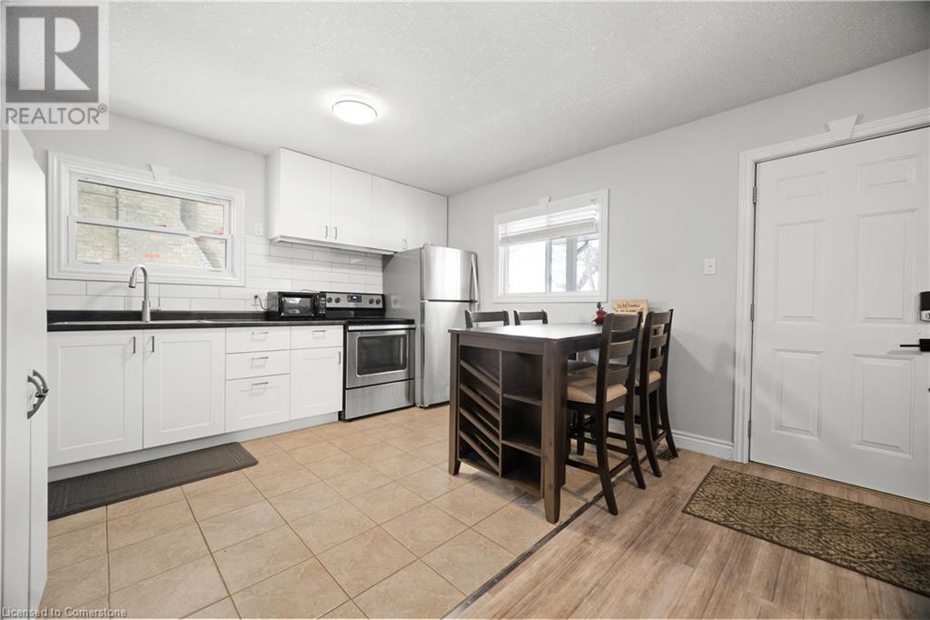 Photo 10 of 43 for 190 Rathowen Street