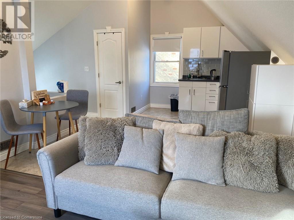 Photo 19 of 43 for 190 Rathowen Street