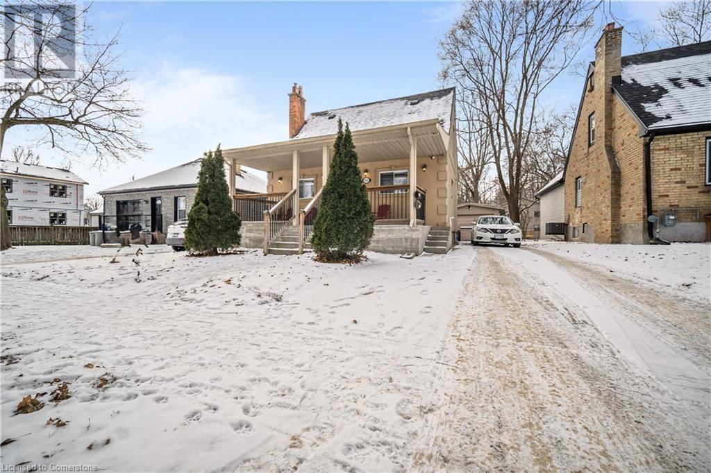 Photo 33 of 43 for 190 Rathowen Street