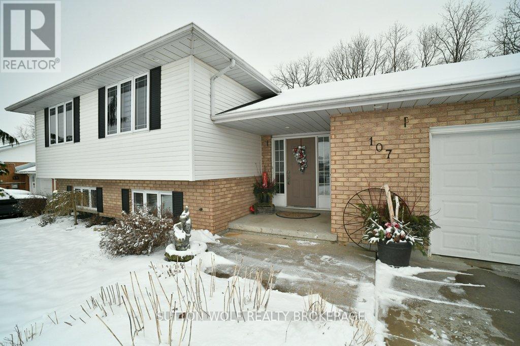 107 Mckellar Street, Southwest Middlesex, Ontario  N0L 1M0 - Photo 2 - X11920676