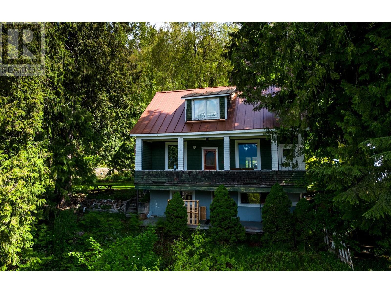 129 Maple Street, revelstoke, British Columbia