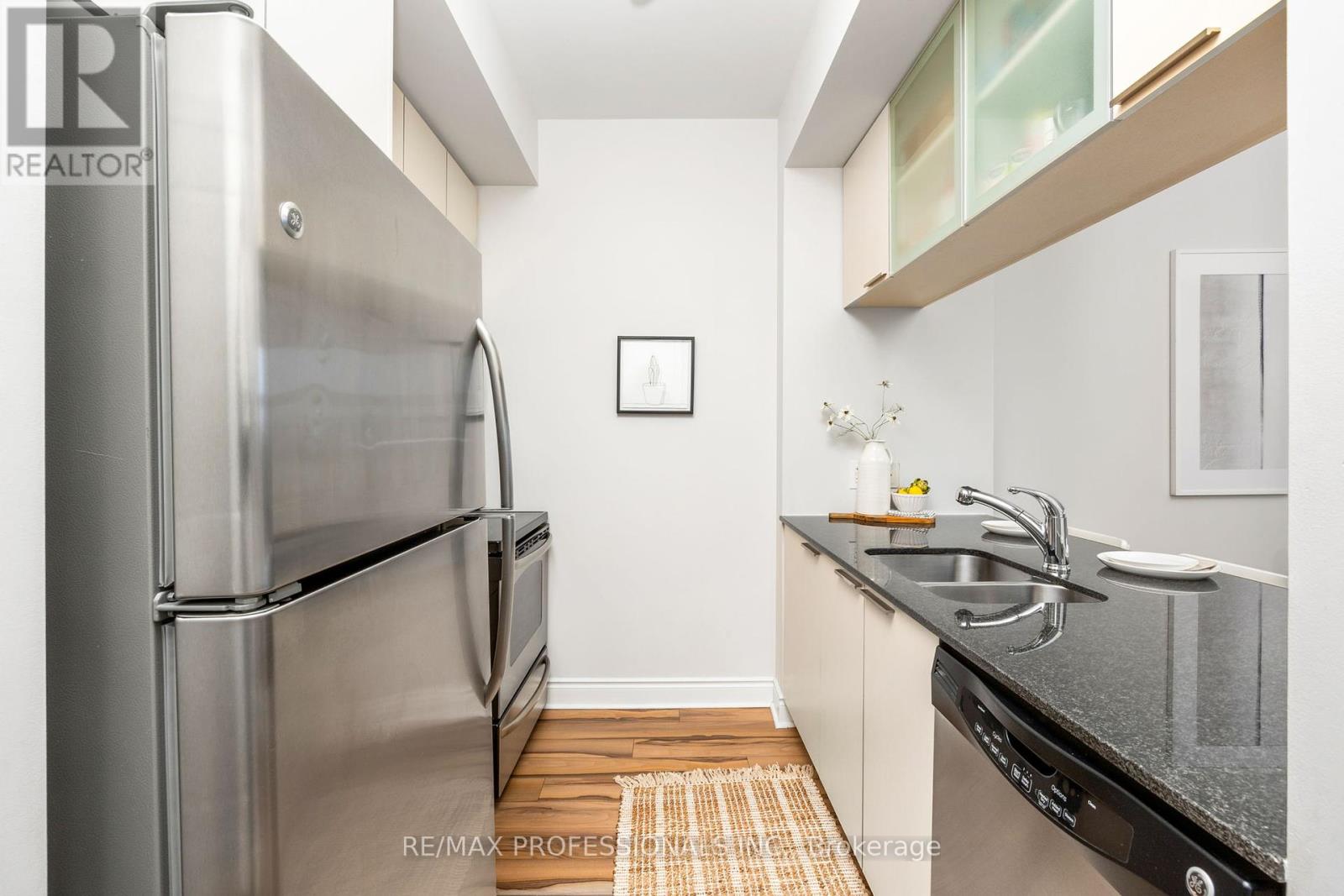 302 - 16 Brookers Lane, Toronto, Ontario  M8V 0A5 - Photo 6 - W11920590